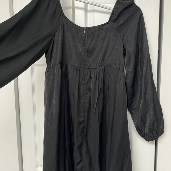 Elegant black dress - Picture 2 of 6